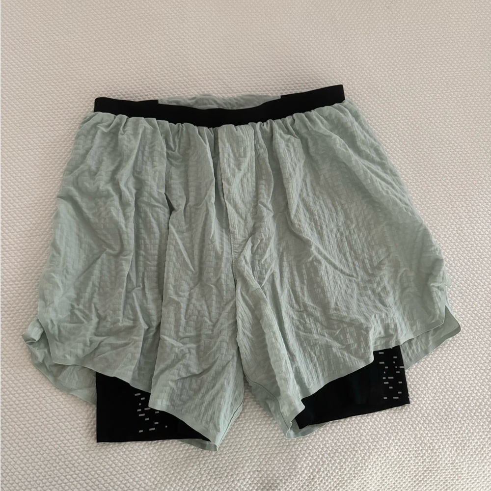 Lulu - SeaFoam Green - Men’s Small - EUC - built in bike shorts